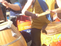 6.- Latinoamerica para Curiosos – Candombe en la batería. Pisando el Hihat.